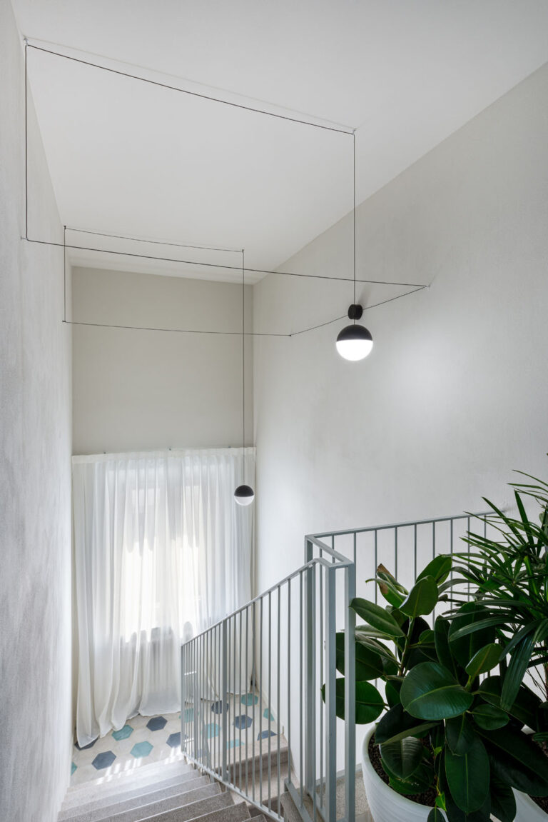Scala dettaglio lampada Flos